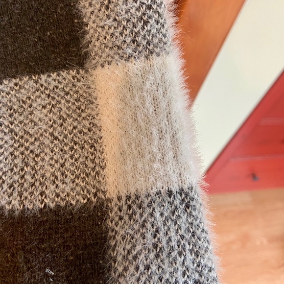 Chelsea & Theodore Buffalo Check Eyelash Sweater - Picture 7 of 10